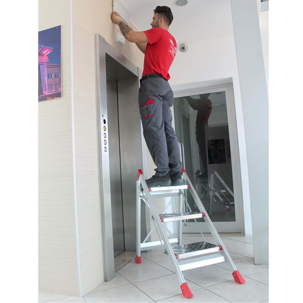 Alumīnija kāpnes ar platformu Faraone SGP - Fotoattēls 72056