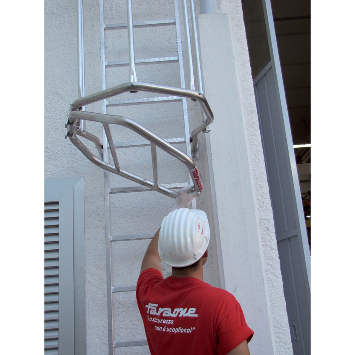 Vertical safety ladder with cage Faraone SVS.2 - Photo 72166