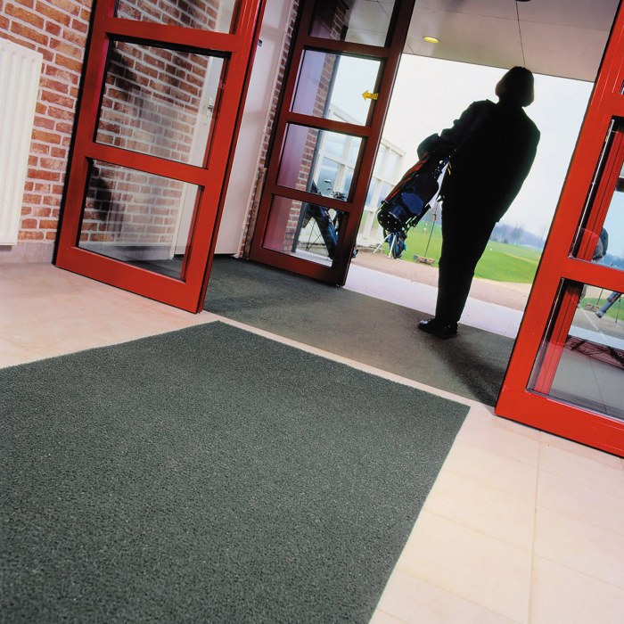 271-CiTi™ 10 mm-Notrax 10mm spaghetti entrance matting with backing