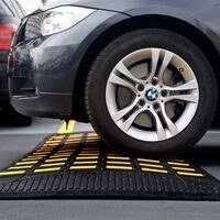 SRR-Safety Rider®-Checkers Safety Rider® Mini Humps yra skirti lėtam eismui. 90cm x 50cm juoda/